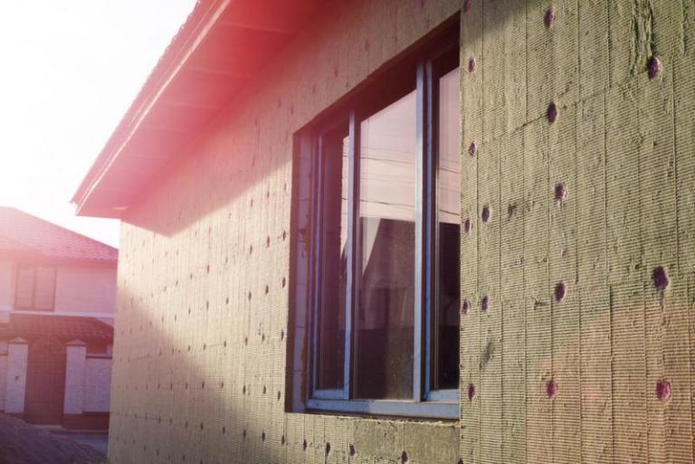 Pourquoi investir dans l'isolation extérieure à Montagnat pour votre maison ?